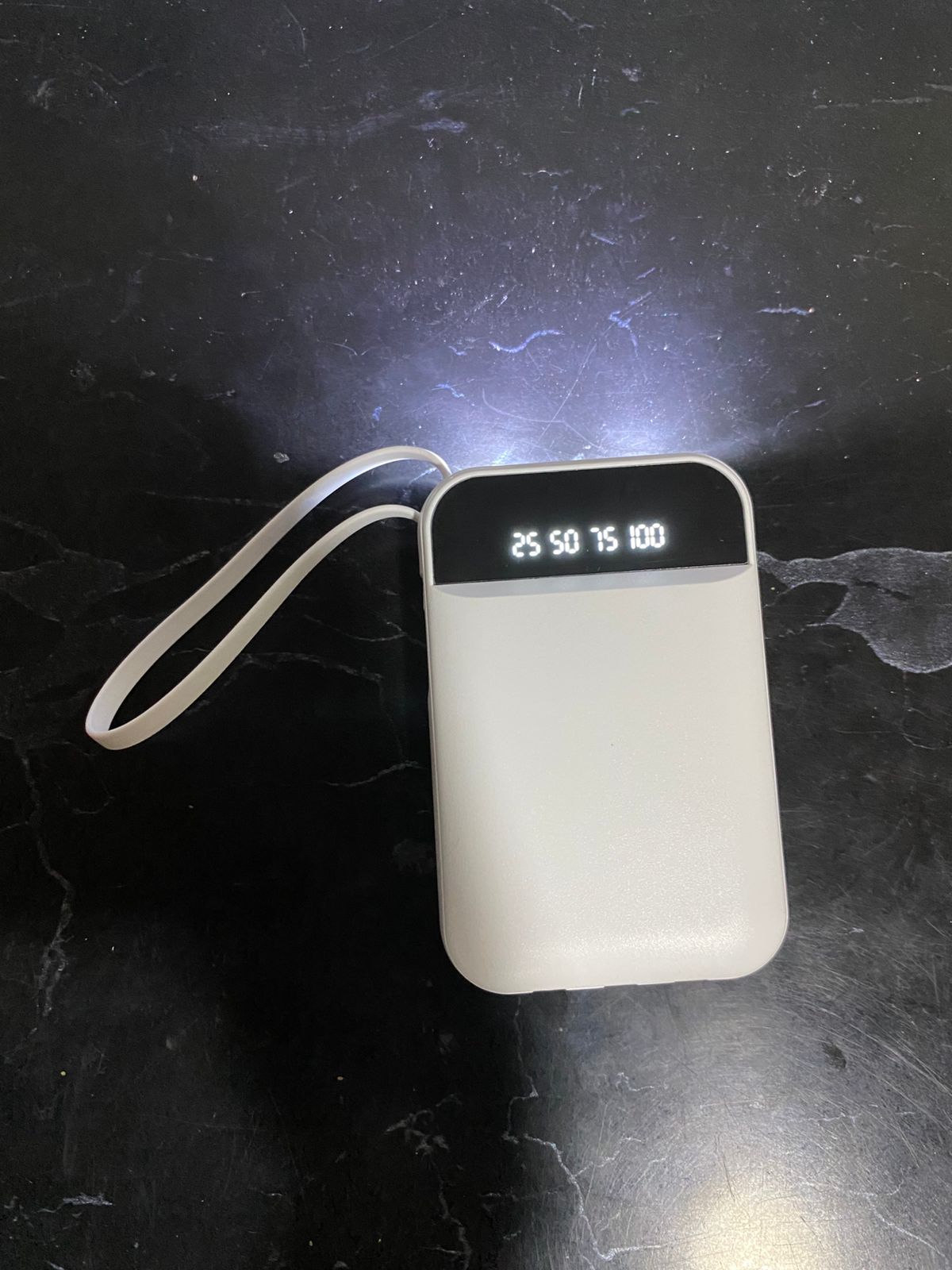 Batería Portátil "Power Bank" con Pantalla Indicadora y Linterna.